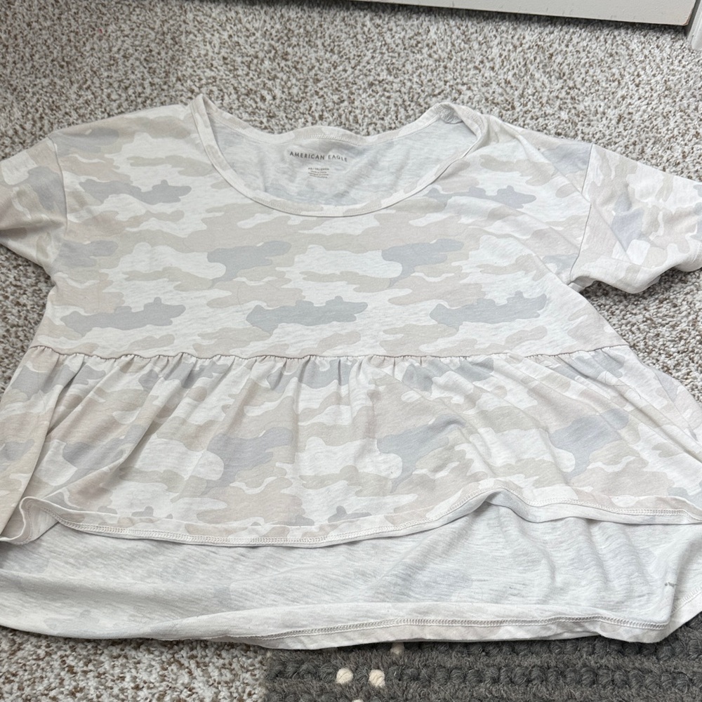 Women’s camo American eagle flowy top size xs